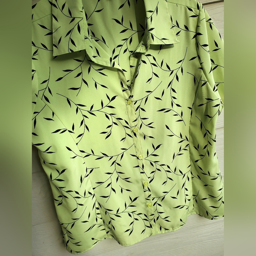 elementz Black Vine Leaf Pattern Short Sleeve Button-down Pistachio Green Blouse - Picture 9 of 13